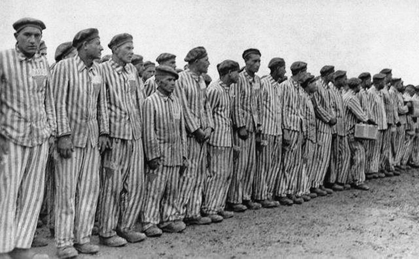 纳粹把犹太人送往奥斯维辛集中营前