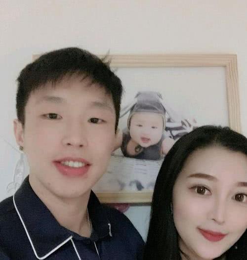 烧饼朱云峰晒出老婆的靓照,这是准备接替张云雷当下一个网红吗