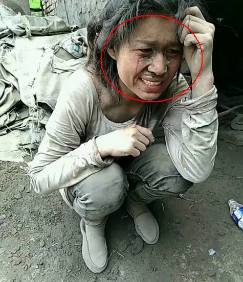 这个扛水泥的90后女孩,上班和下班简直判若两人,洗脸