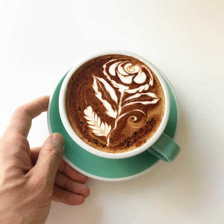 神级咖啡拉花:在咖啡上画画你见过吗?