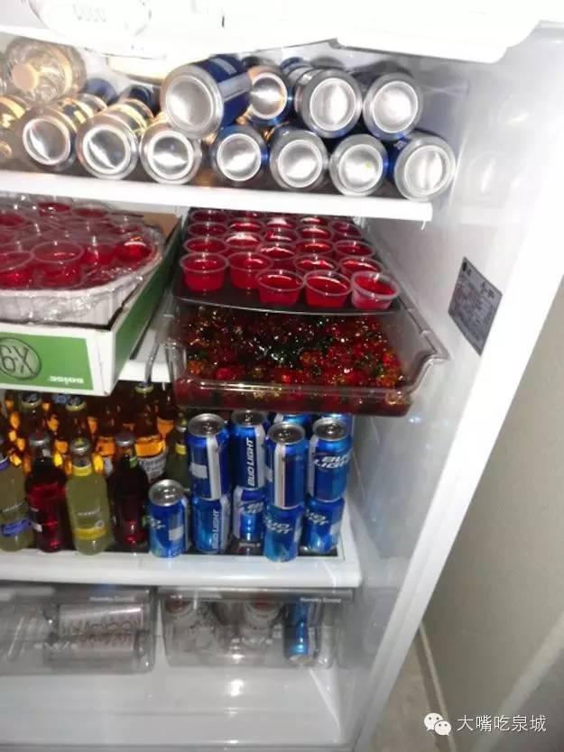 不要以为冰箱里有果冻,其实里面装的都是酒.