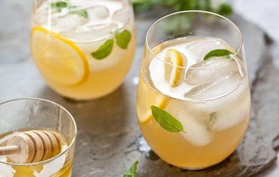 夏天养生喝柠檬水,用多少度的水泡才最合适?