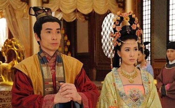 凭借装疯卖傻当上了皇帝,拥立他的人也没想到他会是一代明君