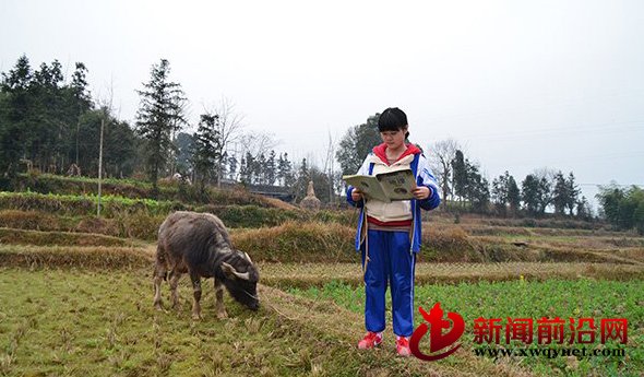 贵州天柱一女学生靠拣垃圾支撑一个家,好心疼