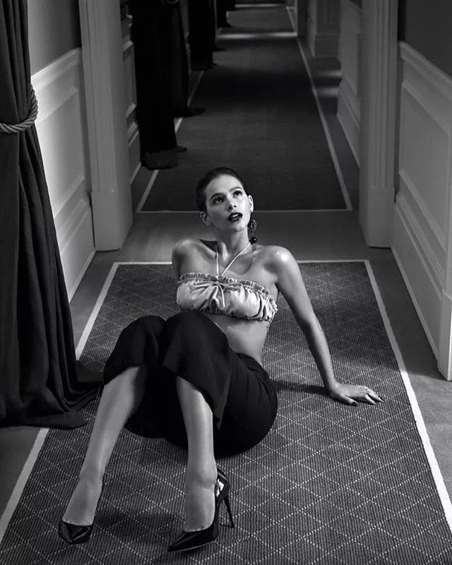 谁说胸大无脑?从贫民窟女孩到流量小花,巴西关