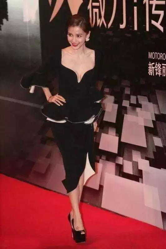女人,为了美丽,angelababy这样的恨天高你敢穿吗?