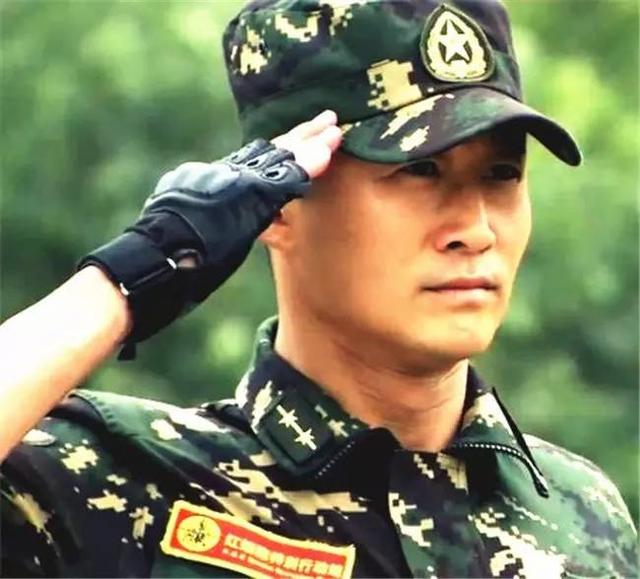 见到军装就会感觉肾上腺素急升,一直都想出演一名特种兵战士