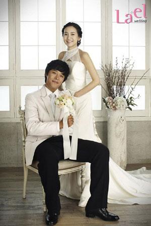 神童tablo(原名李善雄,音)于2009年10月26日举行了婚礼 张赫和金如贞