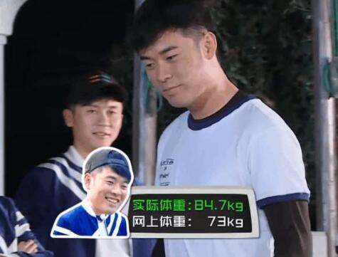 陈赫晒娃,亮点却是他的迷之身高!网友:快和树一样高