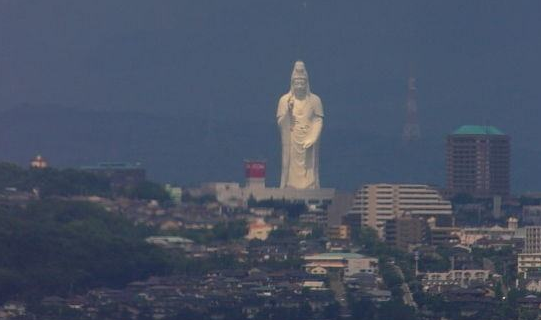 日本"诡异"的观音像?游客看完晚上不敢出门,网友:总算见识了