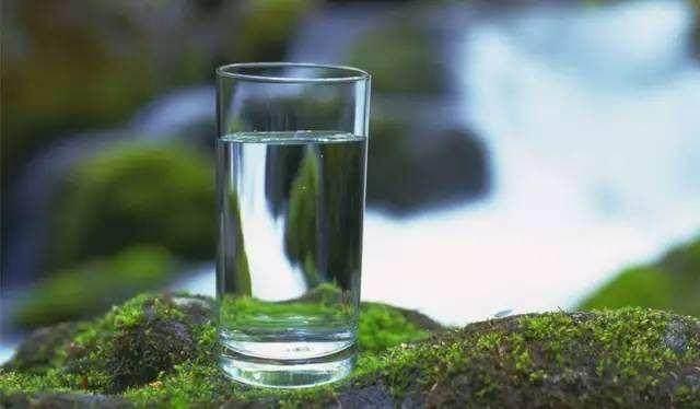 每天到底喝几杯水合适?关于喝水的这几个常见