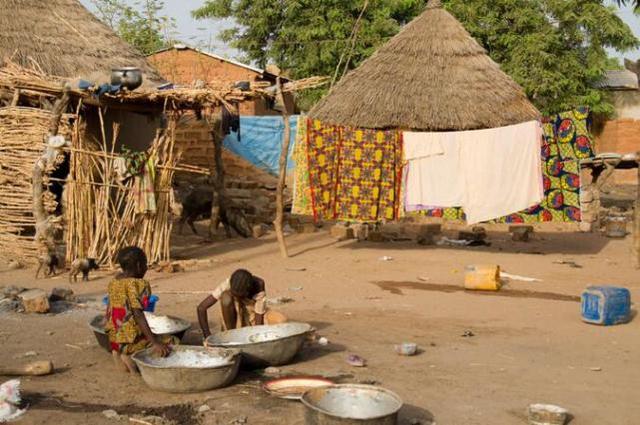非洲农村穷人的生活现状,看完才知道什么是穷