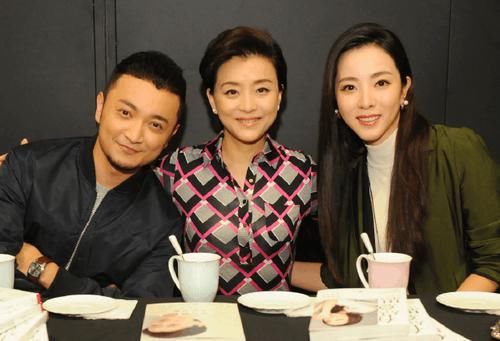 生完孩子后并迅速回归关于网上盛传李思思老公是大她几十岁的魏文彬