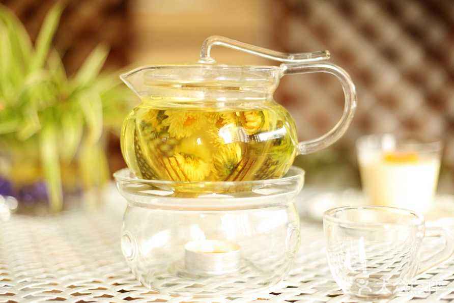 一杯枸杞菊花茶拯救眼睛,枸杞菊花茶能放冰糖