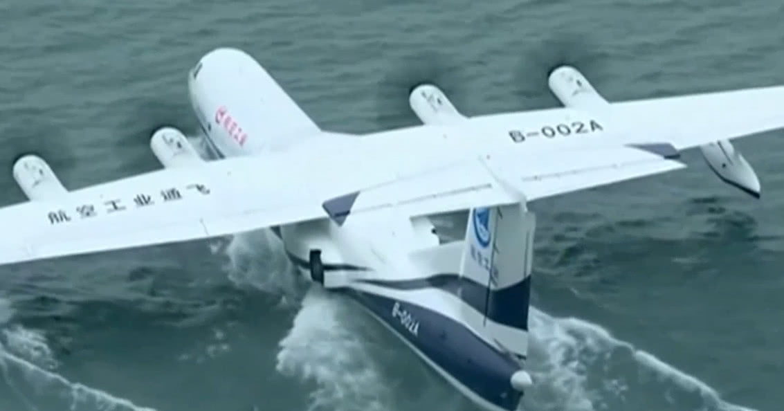 击水三千我国鲲龙ag600大型水陆两栖飞机首飞成功