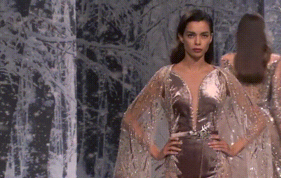 得起谎言,受得起敷衍,忍得住欺骗,忘的了诺言,最