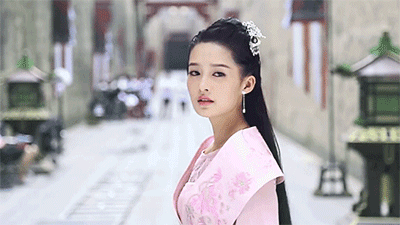 国剧盛典李沁邓伦女有情男无意,邓伦表情出卖