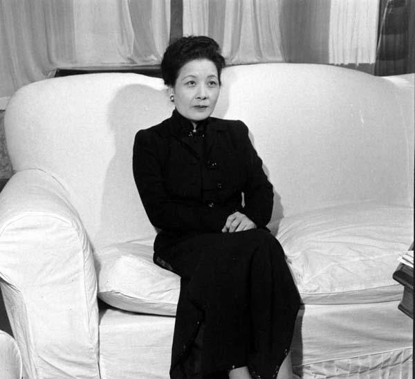 宋美龄最讨厌别人这么称呼她,参观宋子文墓时问了个问题,无解