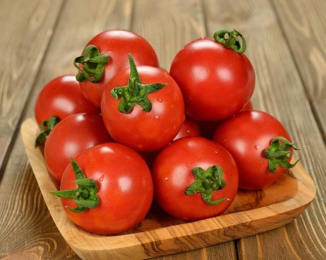 常吃西红柿好处多,不仅可以预防皮肤癌,还能够