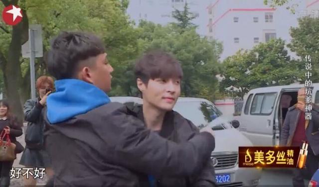 从张艺兴晕倒深八:他到底凭什么是"极挑"团宠?