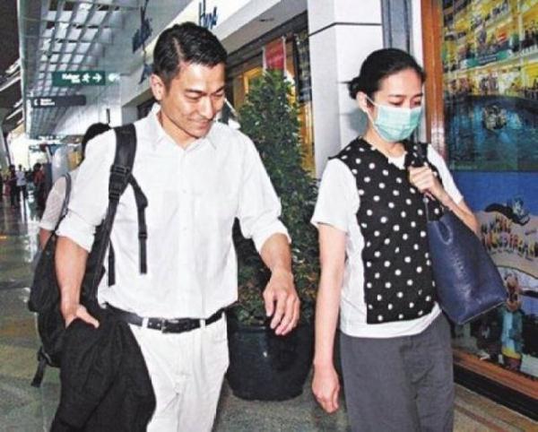 刘德华隐瞒24年妻子,今近照曝光,网友:难怪不公开