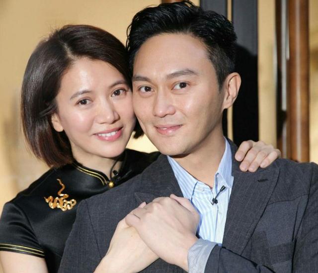 张智霖儿子都这么大了,袁咏仪还是女神青春不老