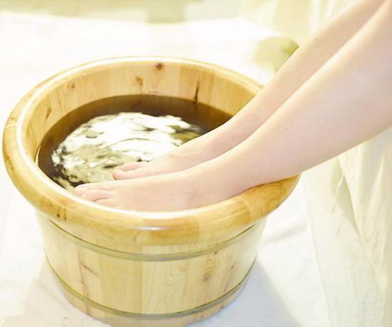夏季泡脚除湿"讲方法,这3种东西放在水里用,效果很好!