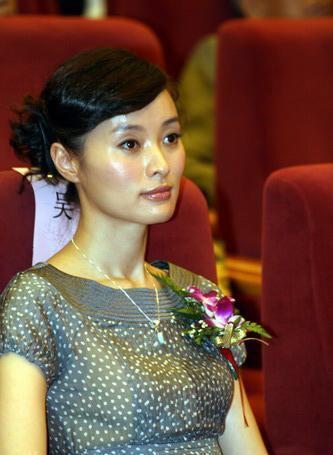玉女出道,出身书香门第,遭蒋勤勤夺爱,最不喜欢走红毯