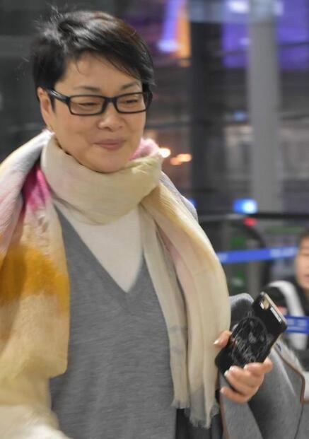 54岁毛阿敏生活近照 嫁入豪门儿子帅气女儿漂亮