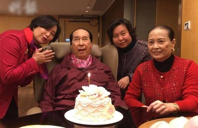 赌王何鸿燊95岁寿宴 四个太太齐聚如后宫争宠!