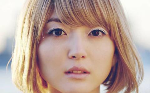表情失控成为表情包从此不敢再大笑的的日本演员花泽香菜.