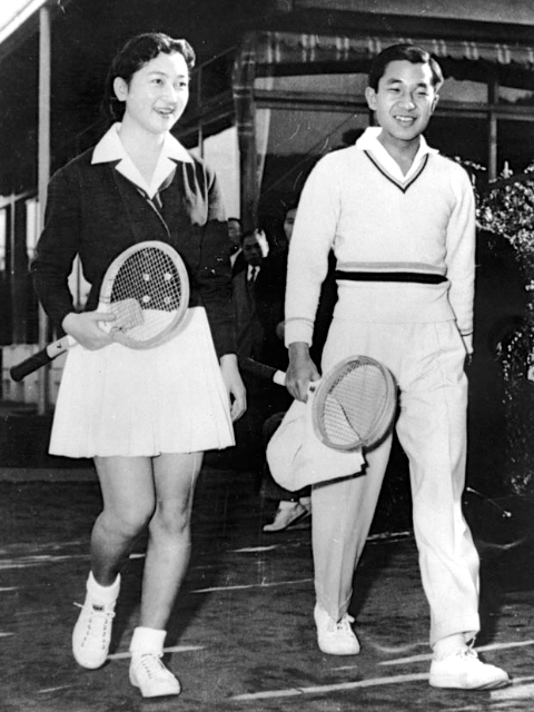 日本明仁皇后:被当作生育机器,为天皇生2子1女