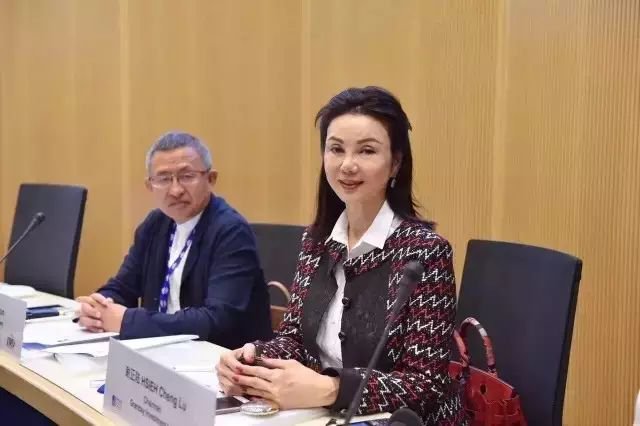 她被王祖贤抢走老公，独培养 5 孩子成才