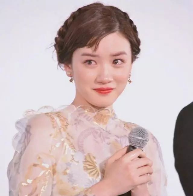 最近有个日本小姐姐因为哭而在中国火了起来,因为哭相实在太美了,应该