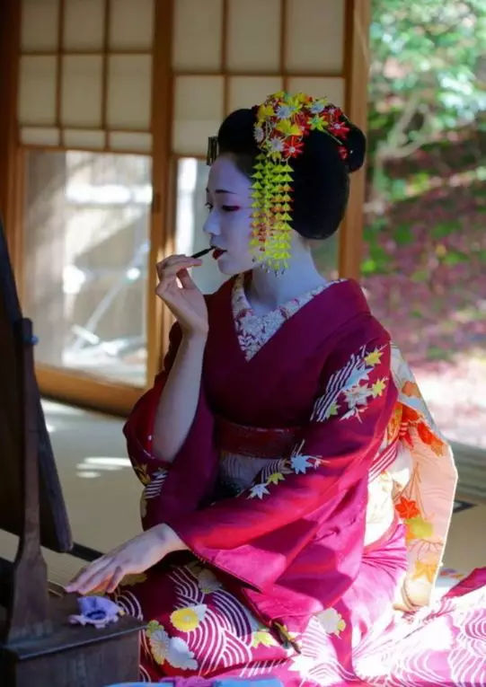 在古代,日本人打仗流行砍首级,一旦杀掉一个穿"母衣"的武士,就将武 