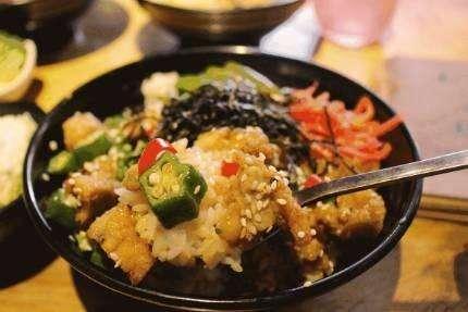 夏天要不要吃隔夜的饭菜?养生专家:确实有一种要小心