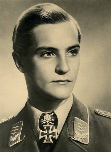 二战中最年轻的空军上尉,英俊潇洒似明星,隆美尔都对他称赞不已