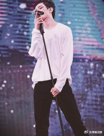 蔡徐坤真实身高曝光,陈立农真实身高受质疑