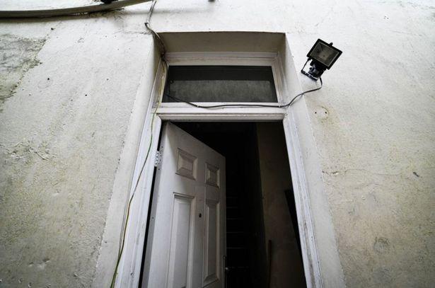 地下室频传恐怖尖叫英夫妇2人录音器录下诡异怪声报警逃离老宅