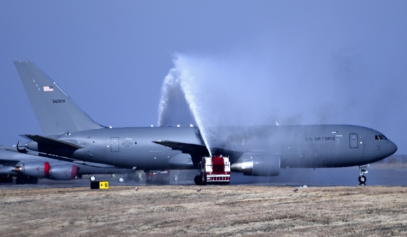 kc-46a延迟服役主要是因为技术问题,其中空中加油硬杆又是其中关键