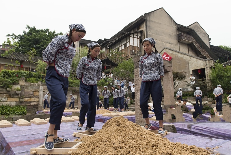 茅台酒需要处女踩曲,童子取水?是讲究还是噱头炒作?