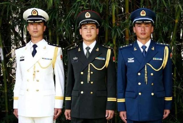 据俄媒称,这次向中国提交的军服是四季全套的野战军服,包括有冬季保暖