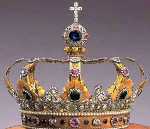 巴伐利亚皇冠,纯度极高的红宝石镶嵌!