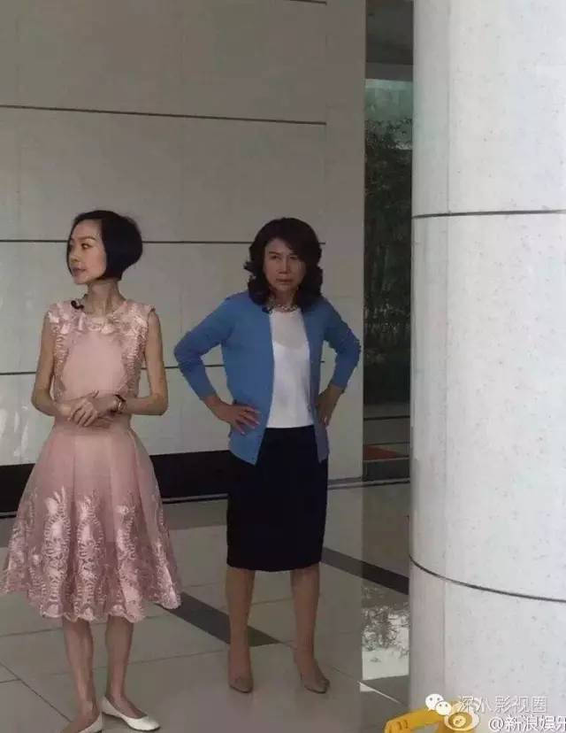 另外,拍到董明珠这张照片的,应该不是公司员工吧,否则估计要被扣奖金