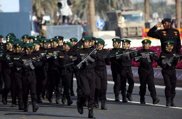 卡塔尔阅兵火了,走中国式正步,外国人:中国阅兵是世界