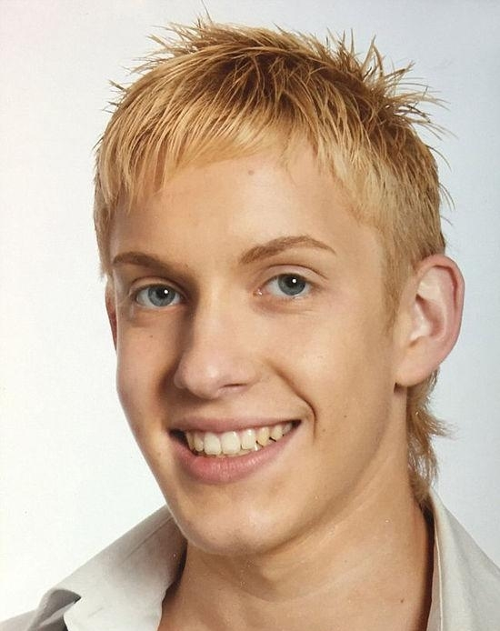 夫妻俩迷恋芭比疯狂整容,啃老花光父母200万