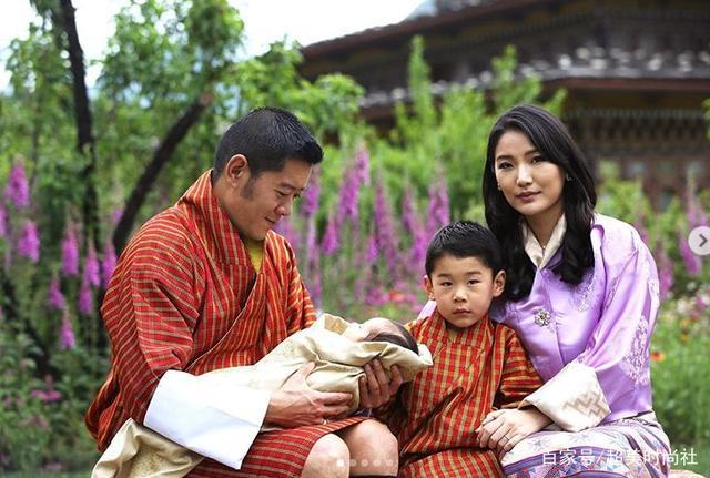 不丹公主嫁王后亲弟弟!穿高贵的红色礼服,郎才女貌却是贵族联姻