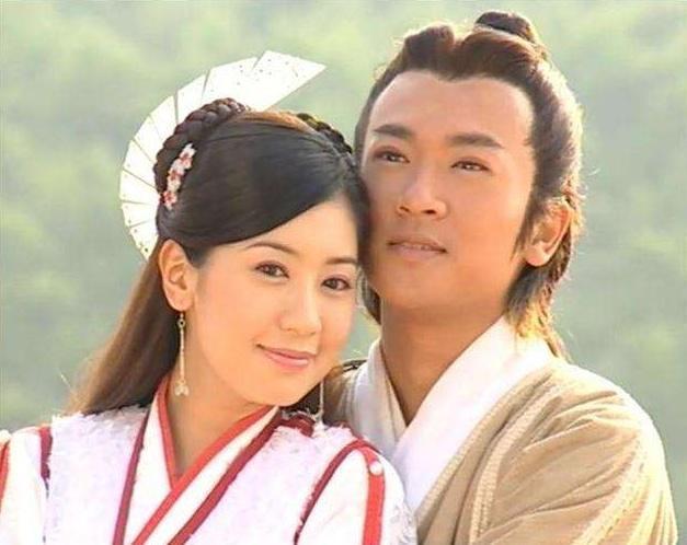 27号晚,贾静雯与苏有朋在朋友家的圣诞派对上相聚,贾静雯一句"好久不