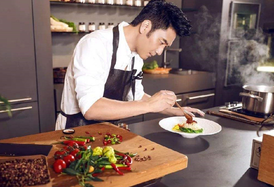 娱乐圈里最会做饭的四位男星,你觉得谁的厨艺最棒?