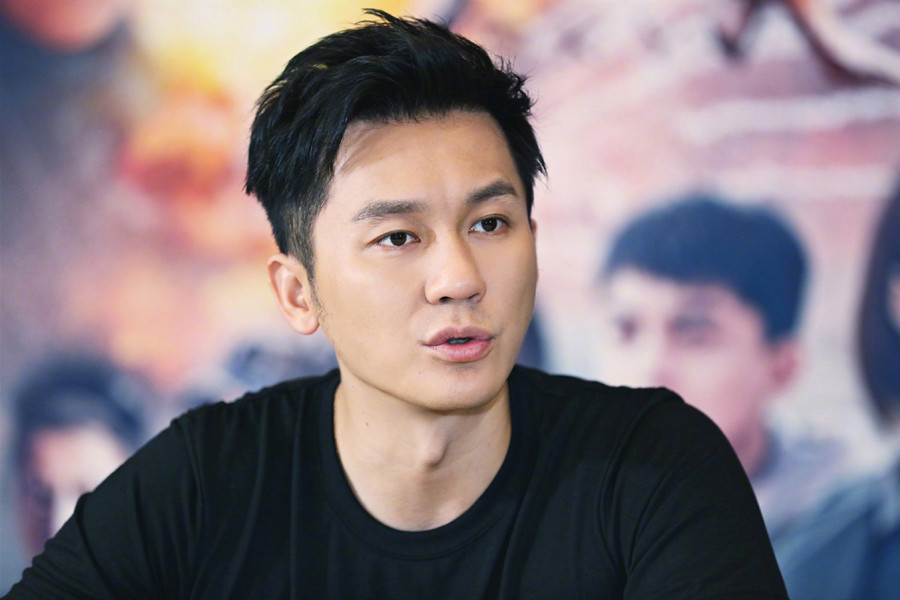 李晨复式豪宅曝光,两把牙刷疑似暴露感情状态